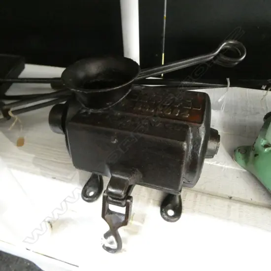 (3592) ANTIQUE 1864 CAST IRON MEAT CUTTER L.340mm