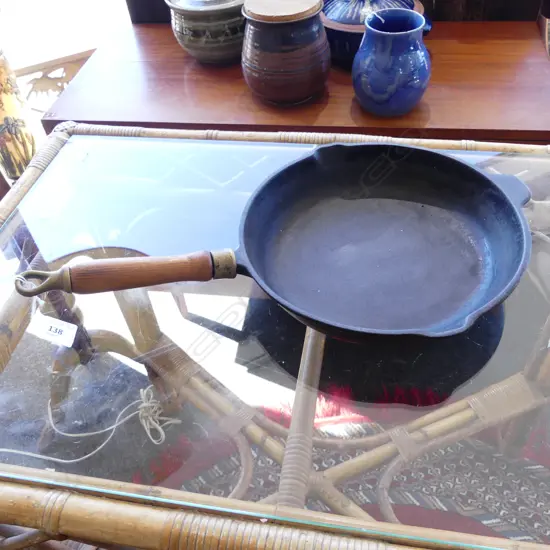 SALTER CAST IRON FRY PAN wooden handle loose 255mm dia