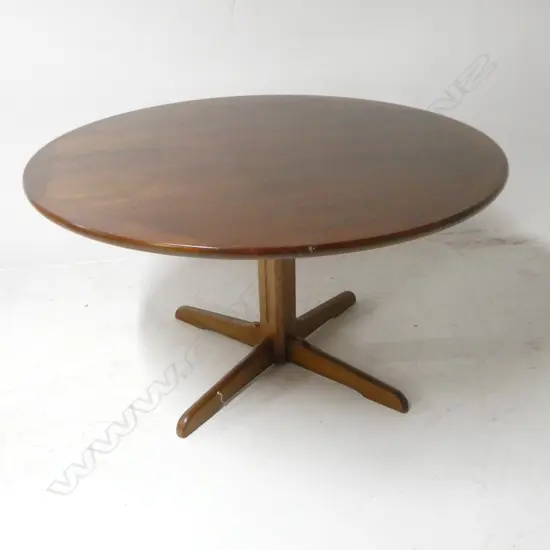 LG OTTO LARSEN MADE (AUCKLAND) CIRCULAR DINING TABLE, D.1660mm 