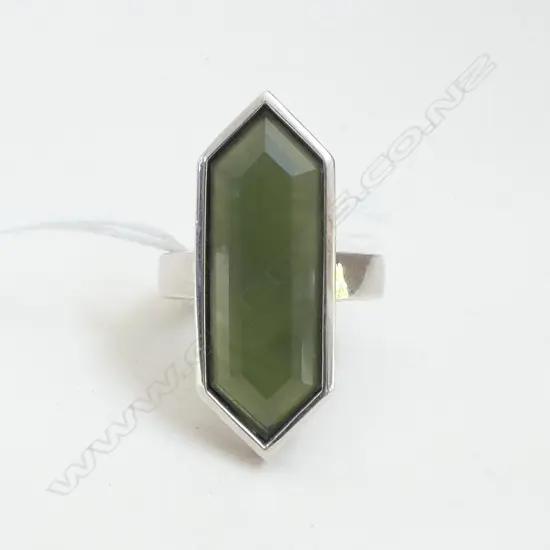 S/SILVER & GREENSTONE  RING  MAKER NICK VON K  SIZE Q