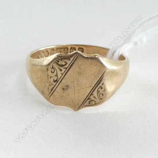 1955 9ct GOLD SHEILD SIGNET RING 2.48gms SIZE M