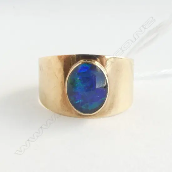 9CT OPAL TRIPLET RING, 2.4grms SIZE M