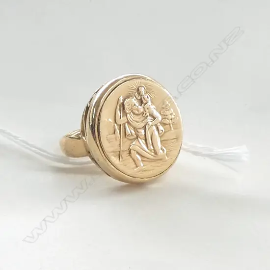 9ct GOLD ST. CHRISTOPHER COIN TYPE RING 7.2gms SIZE O 1/2