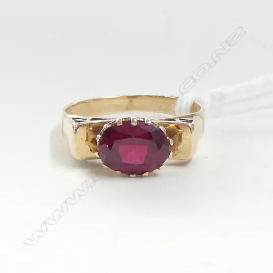 9ct GOLD & RED CREATED STONE RING 2.82gms SIZE M