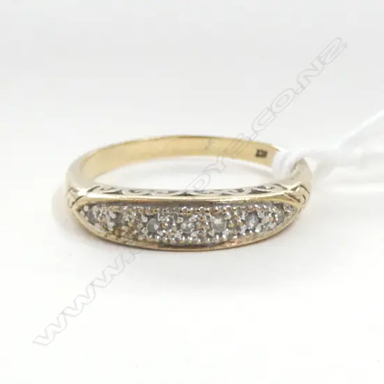 9ct GOLD  7 STONE DIAMOND RING 2.4gms SIZE Q
