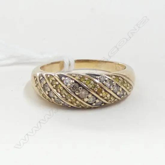 10ct Y/GOLD WHITE & TREATED YELLOW DIAMOND RING 3.9gms SIZE Q 1/2