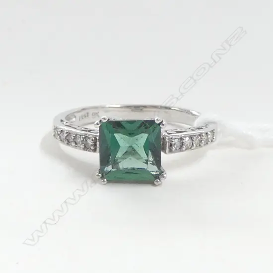 9CT W/GOLD GREEN TOURMALINE & DIAMOND DRESS RING 2.7gms SIZE Q