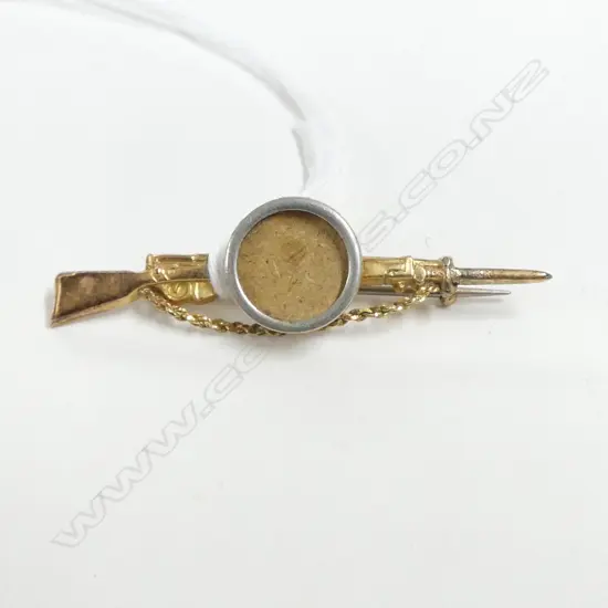 WW1 9ct GOLD RIFLE SWEET HEART BROOCH w applied photo panel 2.44gms