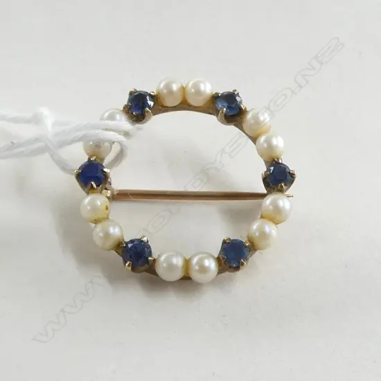 9ct GOLD BLUE STONE & PEARL CIRCLE BROOCH 2.78gms