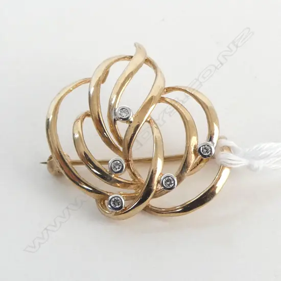 9ct STYLISH GOLD & 5 DIAMOND BROOCH 3.8gms