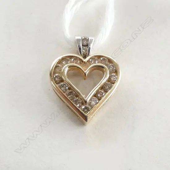 10ct GOLD & DIAMOND HEART PENDANT 1.1gms