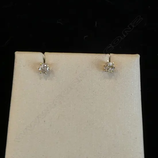 PR 14ct YELLOW GOLD DIAMOND EARRINGS 0.8 GRAMS