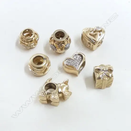7 VARIOUS 9ct & 10ct GOLD PANDORA TYPE BRACELET CHARMS 13gms