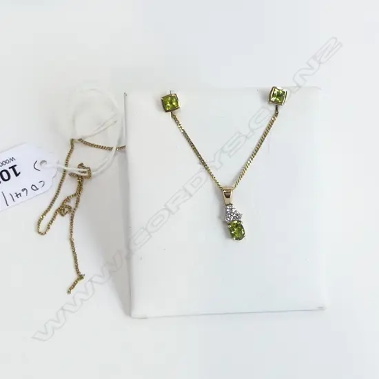 9CT GOLD PERIDOT & CZ  PENDANT TOTAL WIEGHT 3.4G WITH EARRINGS