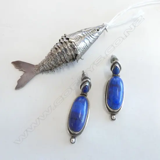 PR SILVER SET LAPIS EARRINGS & AN ARTICULATED SILVER FISH PENDANT