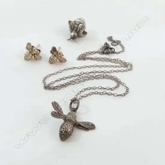 SILVER BEE PENDANT NECKLACE + PR SILVER BEE EARRINGS + SILVER BEE PENDANT