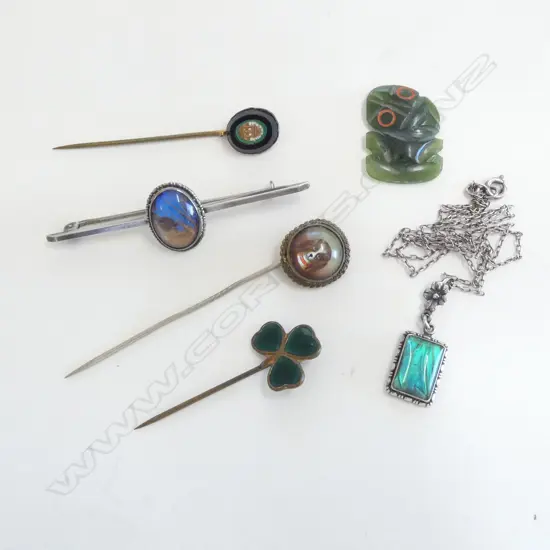 6 PCES JEWELLERY; 3 PINS, BROOCH, NECKLACE & TIKI