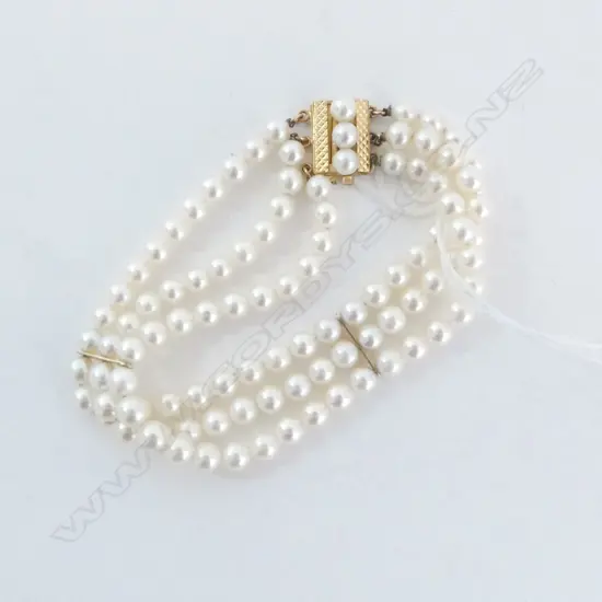 18CT GOLD AND THREE STRAND PEARL BRACELET