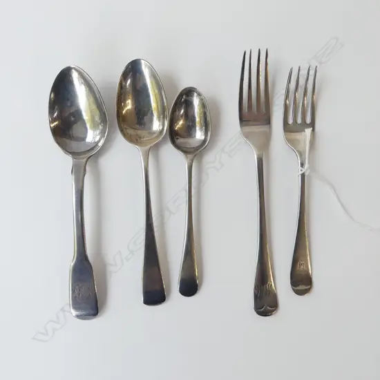 5 PCS EARLY 19thC & 20thC SILVER CUTLERY, 2 sml forks & 3 teaspoons (inclds Georgian fiddle pattern  spoon), 92gm