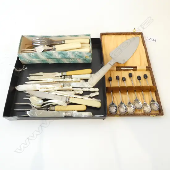 ASST. MOP & IVORINE HANDLED CUTLERY & SET COFFEE BEAN TOPPED TEASPOONS