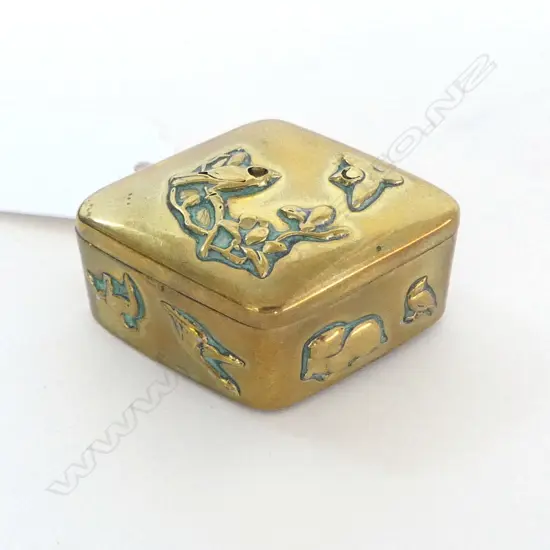 c1900 JAPANESE BRASS SNUFF or PILL BOX relief bird & other decoration 