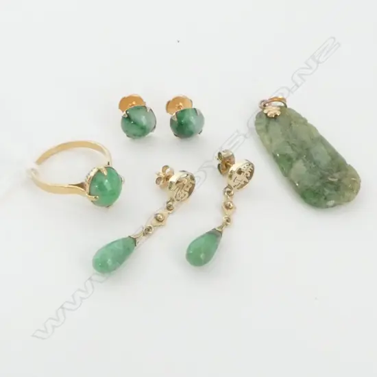 14CT GOLD AND JADE SUITE WITH 18CT GOLD AND JADE RING SIZE S