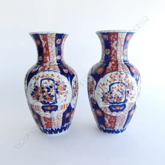 2 IMARI VASES H.310mm (1 w. CHIP)