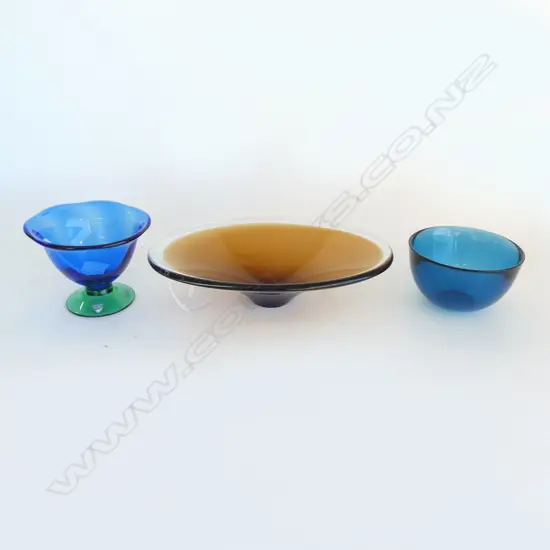 2 PCES ORREFORS & OTHER ART GLASS BOWL W.270mm