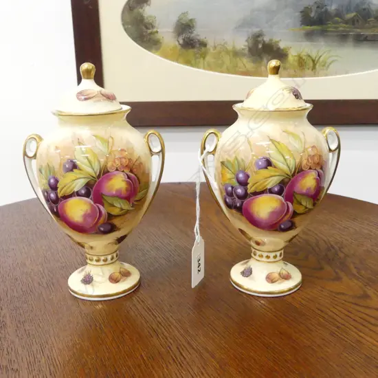 PR AYNSLEY ORCHARD GOLD LIDDED URNS H.160mm