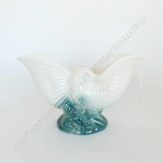 CROWN LYNN NAUTILUS VASE #550 H.180mm