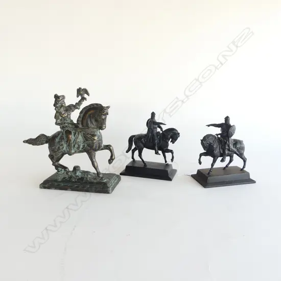 3 METAL HORSE ORNAMENTS (2+1) H.190mm tail missing