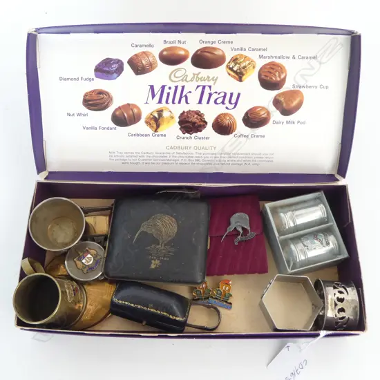 BOX OF SMALL COLLECTABLES: 2 x 9ct studs + kiwi pces. + NZ Exhibition pces etc