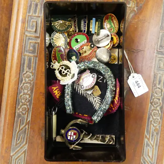 BAKERLITE CORONATION BOX & CONTENTS BADGES 210MM WITH NZ WOODS BOX & CONTENTS L110