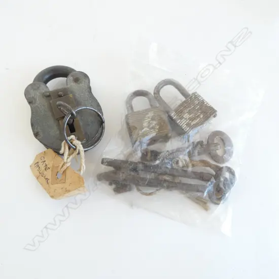 OLD KEYS & PADLOCKS