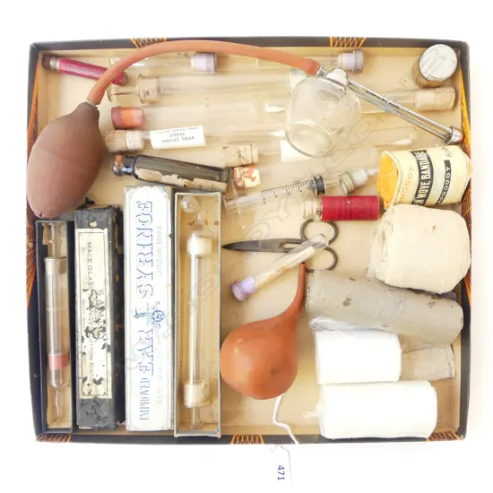 VINTAGE MEDICAL EQUIPMENT INCL. SYRINGES, DRESSINGS, ATOMISER ETC