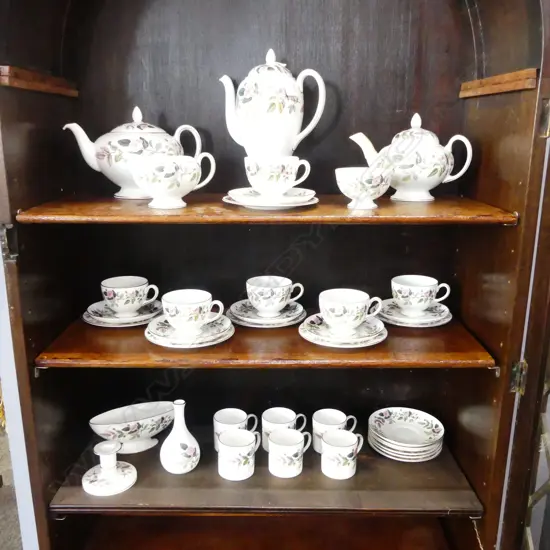 ASST. WEDGWOOD 'HATHAWAY ROSE'...