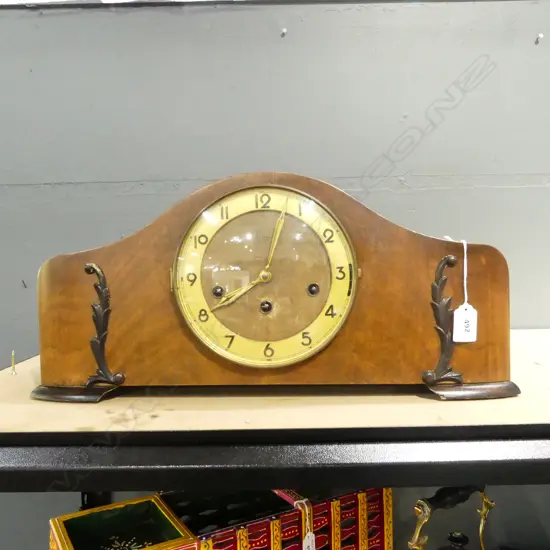 WOODEN MANTLE CLOCK W.470mm w. KEY