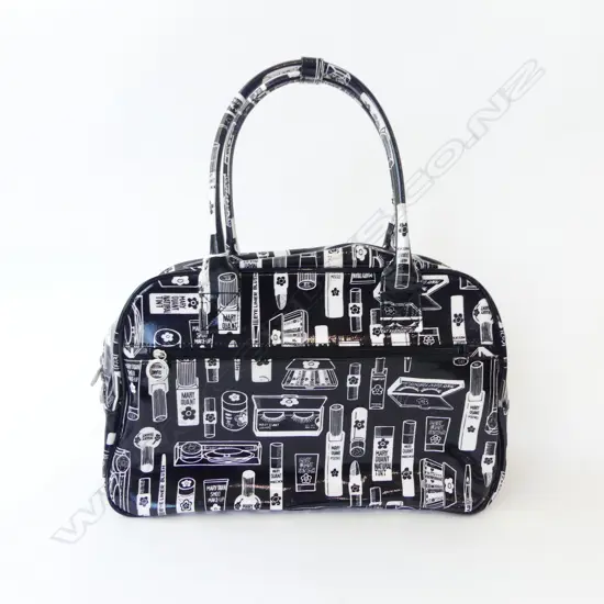 MARY QUANT BLK/WHT VINYL BAG, LABEL INSIDE 'MARY QUANT LONDON'