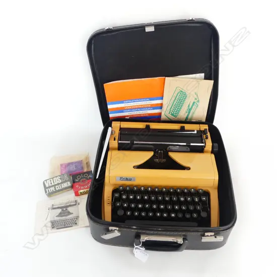 RETRO ERIKA TYPEWRITER, CASED