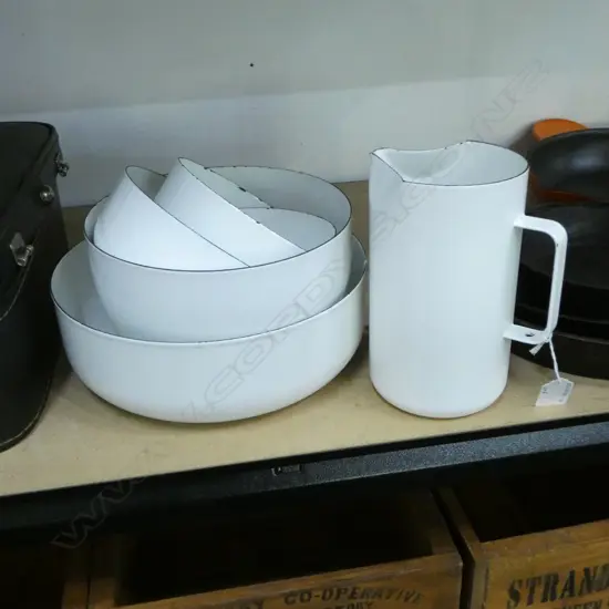6 PCS VINTAGE KAJ FRANCK ARABIA (FINLAND) WHITE ENAMEL KITCHENWARE, 5 BOWLS & PITCHER
