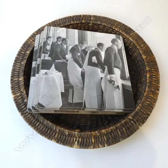 SET 12 ‘ST MORITZ HOTEL’ PLACEMATS & WOVEN SEAGRASS ROUND TRAY D.500MM