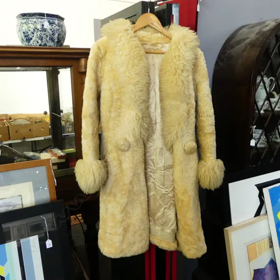 VINTAGE LAMBSWOOL COAT, SIZE 8