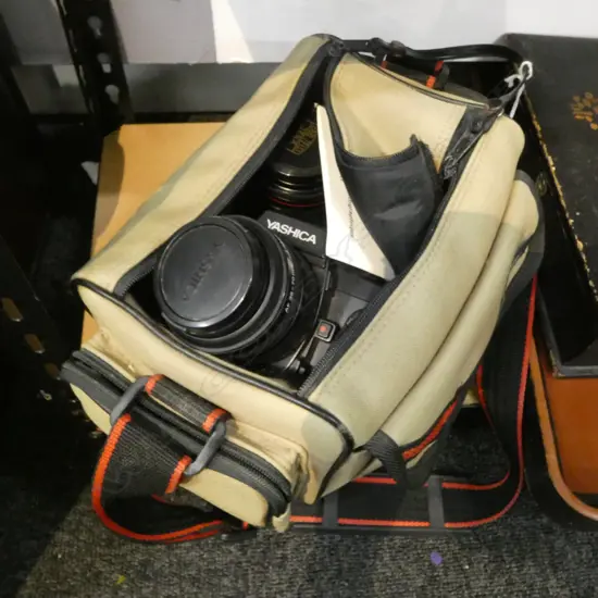 YASHICA 200-AF CAMERA, CARL ZEISS JENAZOOM LENS, CASED