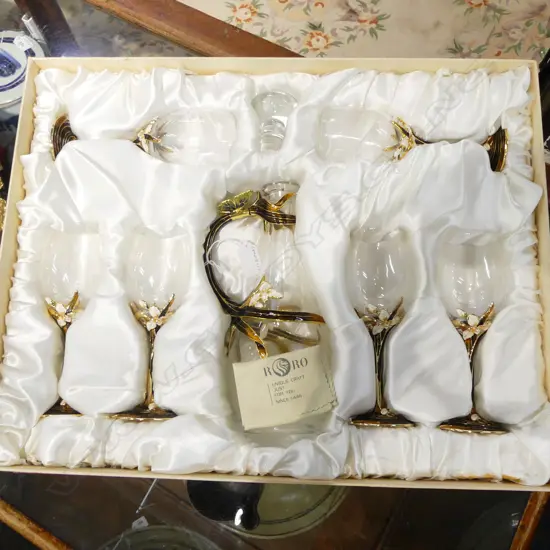 BOXED DECANTER & 6 WINE GLASSES