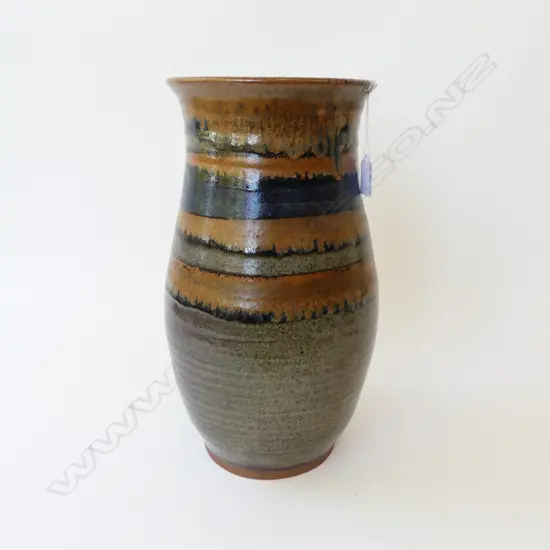 NZ STUDIO POTTERY FLOOR POT, SIGNED to BASE, H.380mm