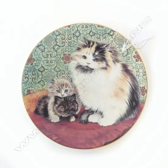 Royal Worcester plate ‘cats and kittens’ Dia.208mm