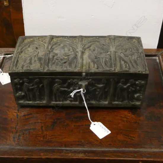 HEAVY BRONZE BOX w. GOTHIC DESIGN W.235mm