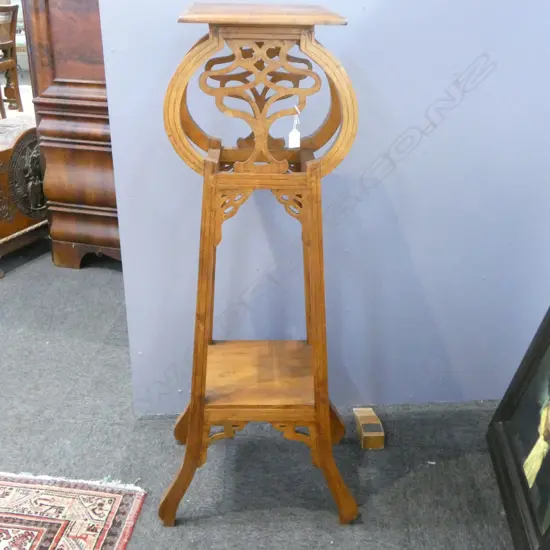 ART NOUVEAU-STYLE OAK PLANT STAND.H 1130mm
