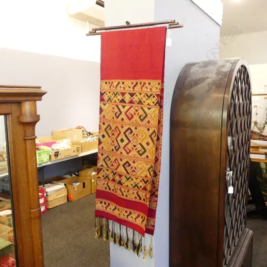 ORIENTAL EMBROIDERY ON BAMBOO HANGER H.1100mm