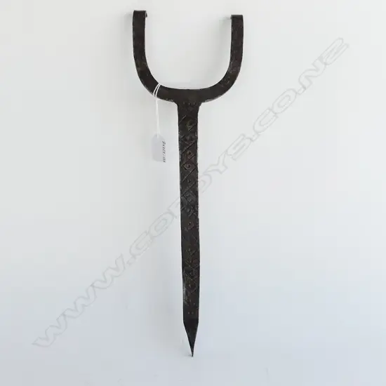 An uncommon cooper's flagging iron tool,